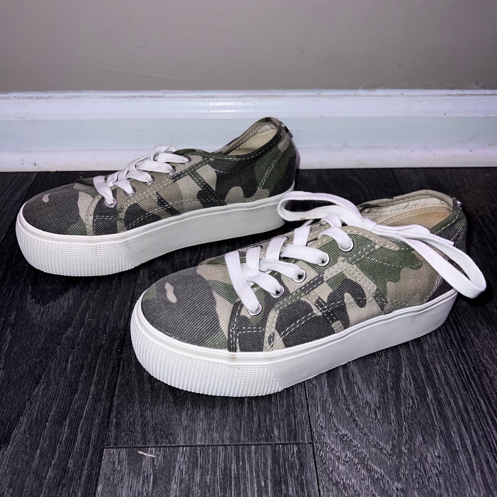 Steve Madden Women's Emmi Platform Sneaker